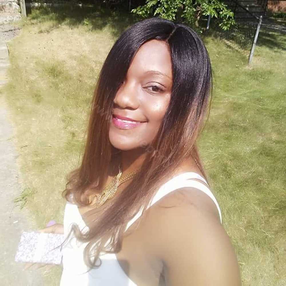 Meet your Posher, Chenoa